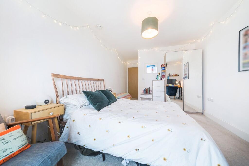 Apartment in London, Collier's Wood - View 4