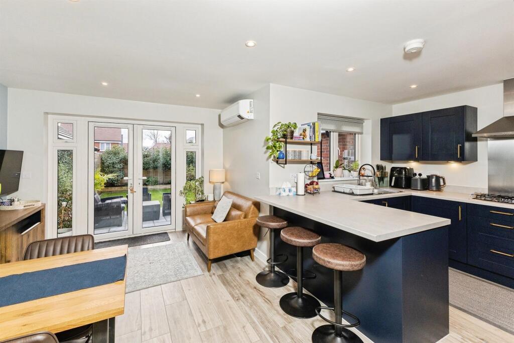 Phillips Drive, Shinfield, Reading photo 4