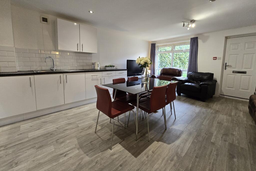 House in Leeds - View 2
