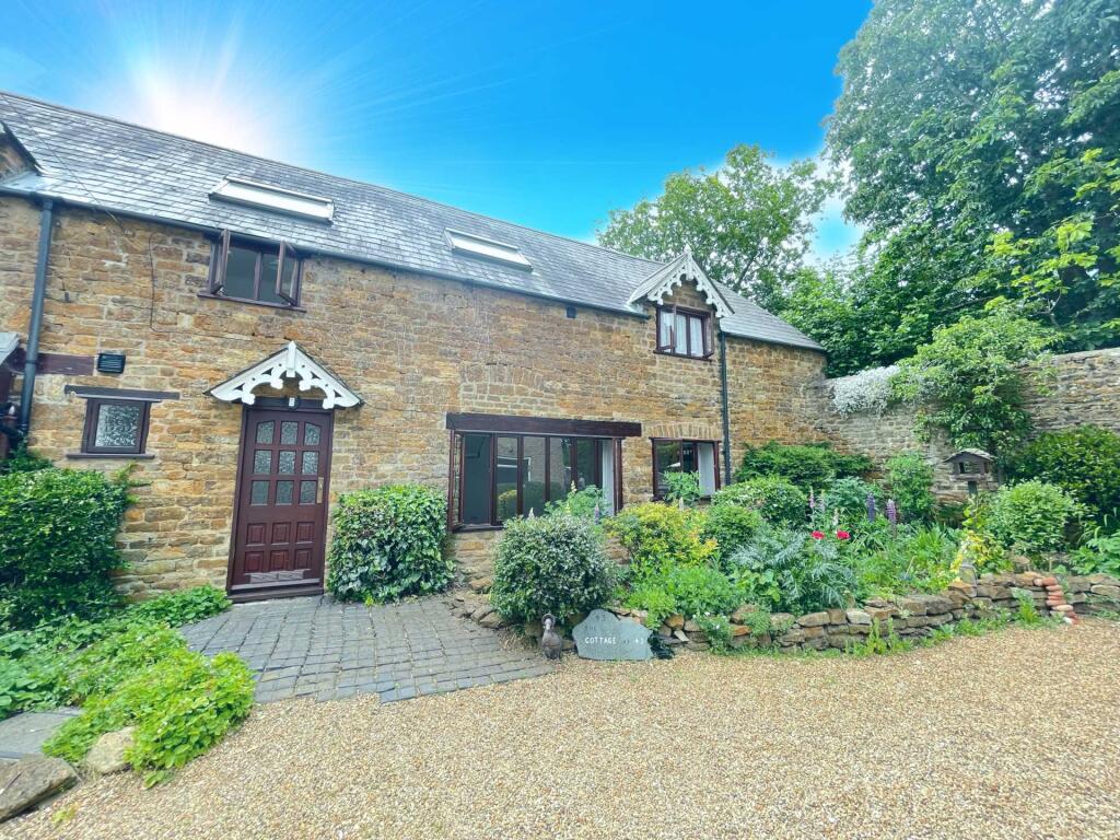 Main image of property: High Street, Middleton Cheney, Banbury, Oxfordshire, OX17