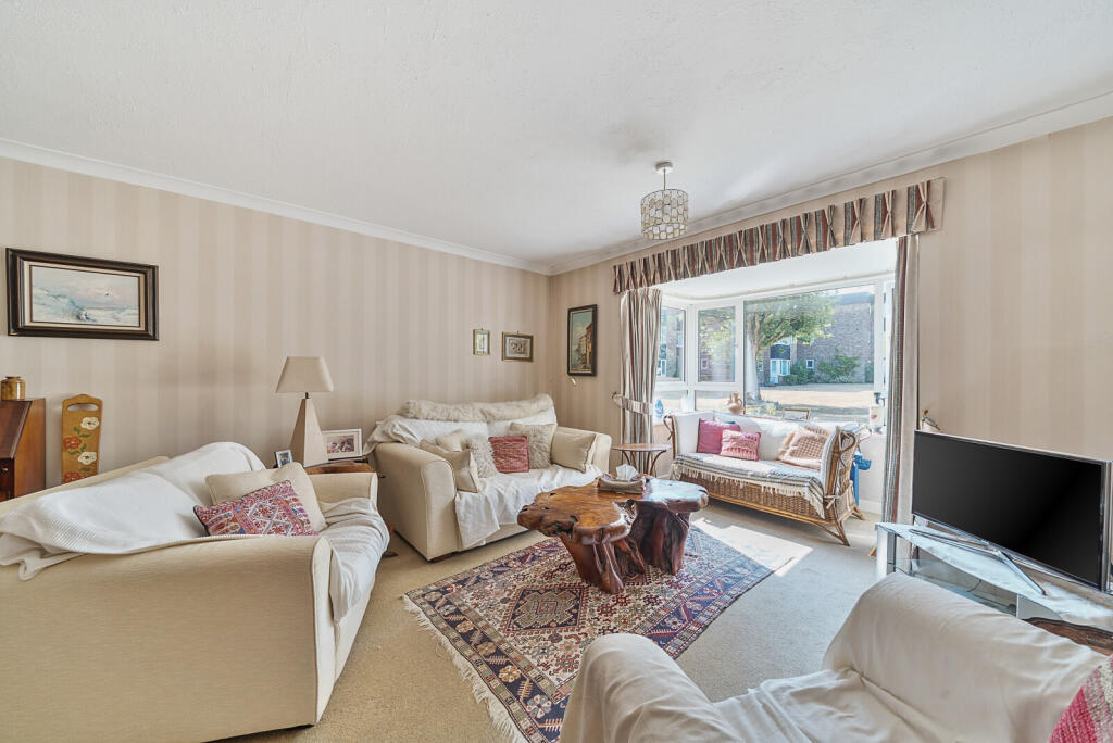 Apartment in Kingston upon Thames - View 3