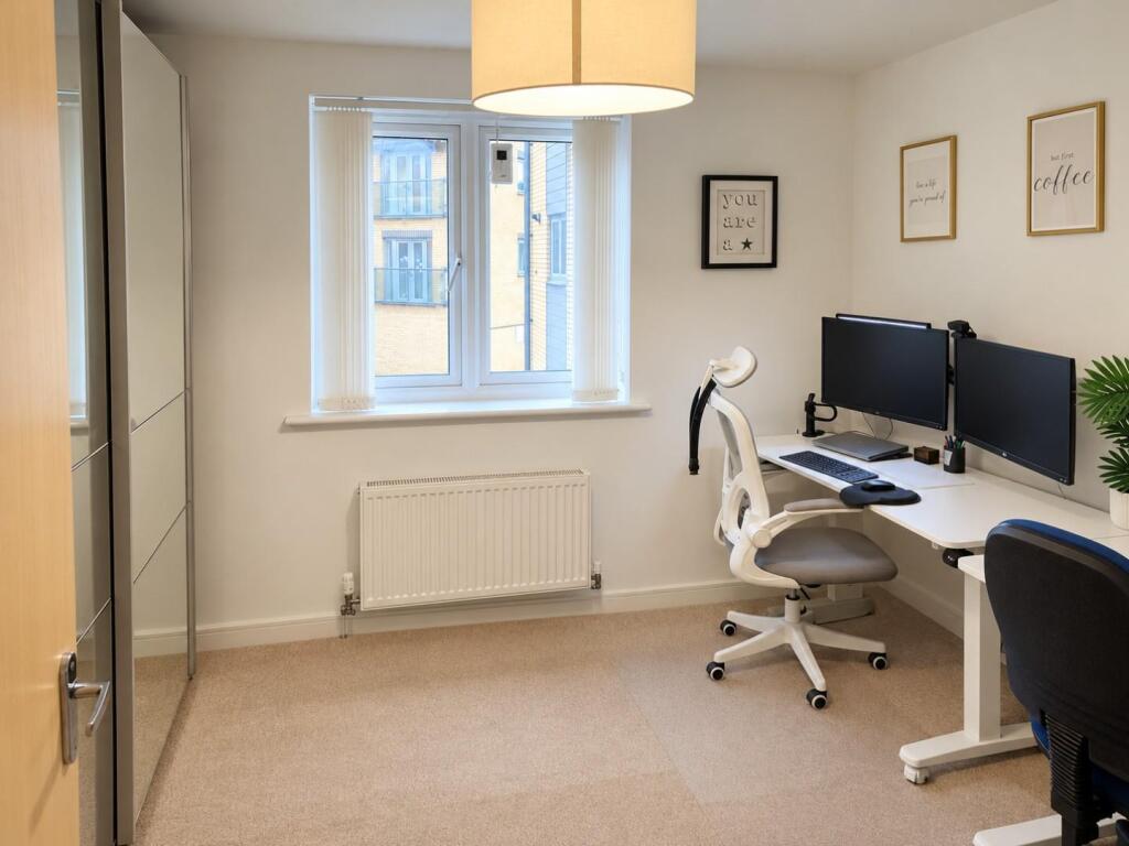 Apartment in Northampton - More