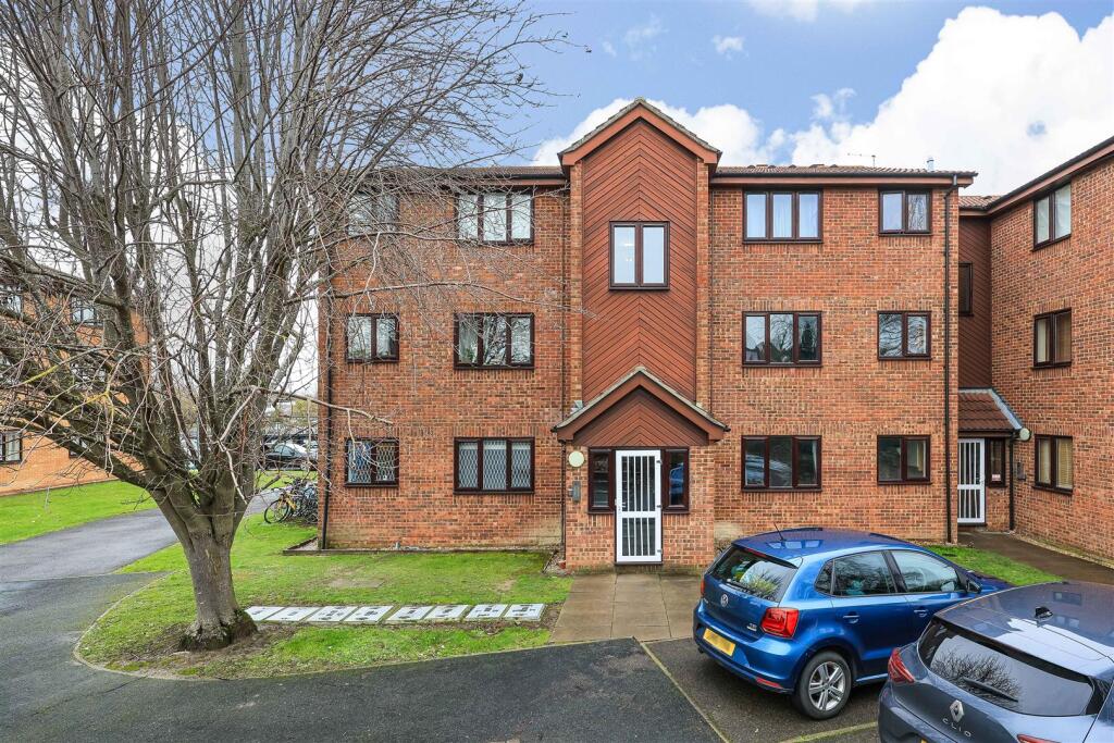 Main image of property: Speedwell Close, Cambridge, CB1