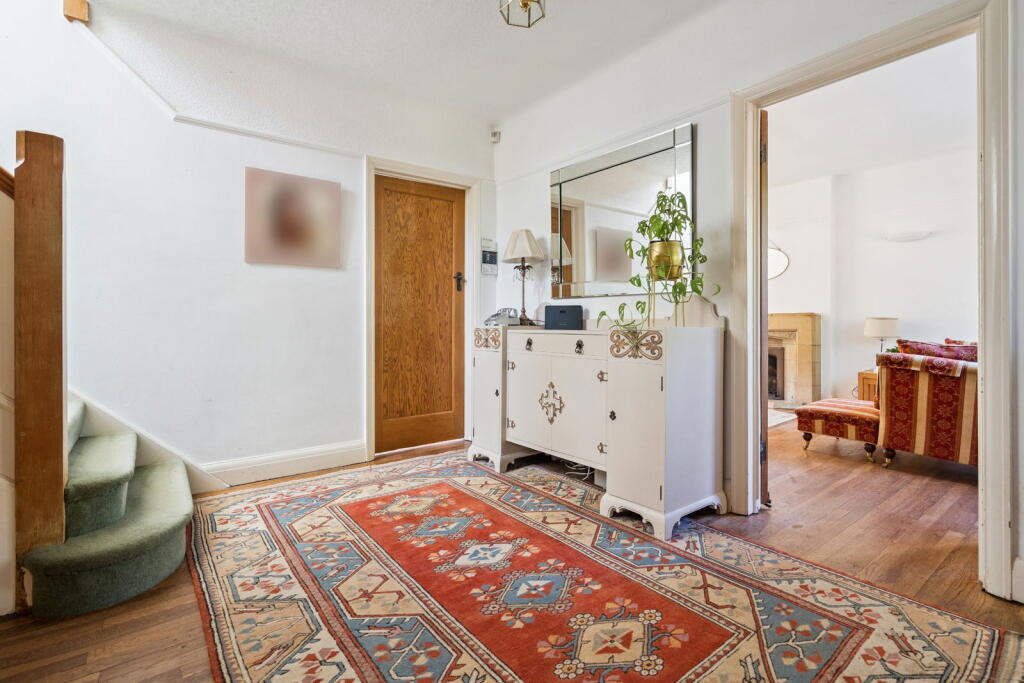 House in Rickmansworth, Moor Park Estate, Batchworth - View 2