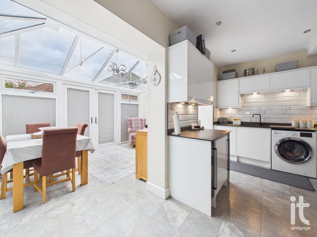 House in Stockport, Mile End, Davenport - More