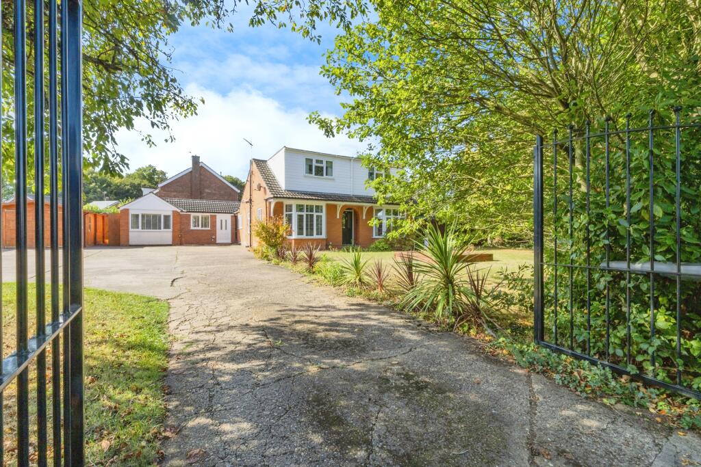 4-bed detached on Lincoln Road, Branston, Lincoln, LN4, £420,000