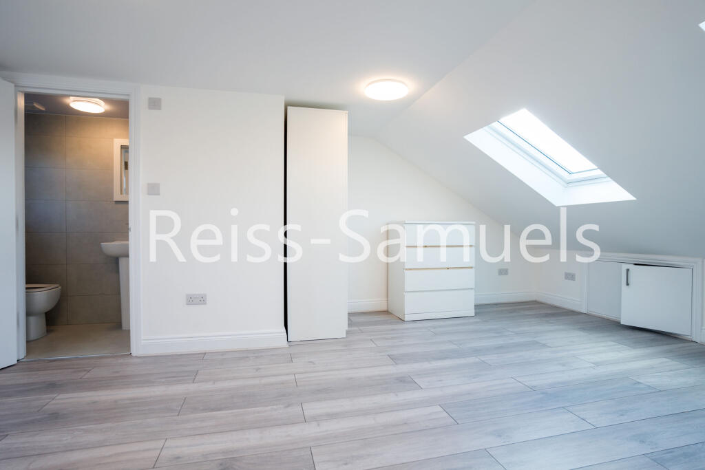 6 bedroom semi-detached house for rent