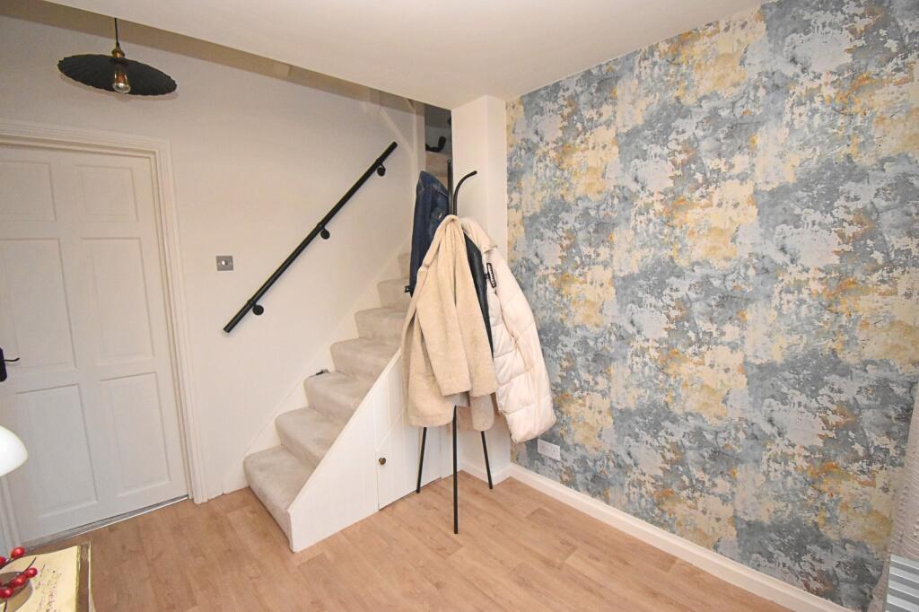 House in Woodford Green, Hale End - View 6