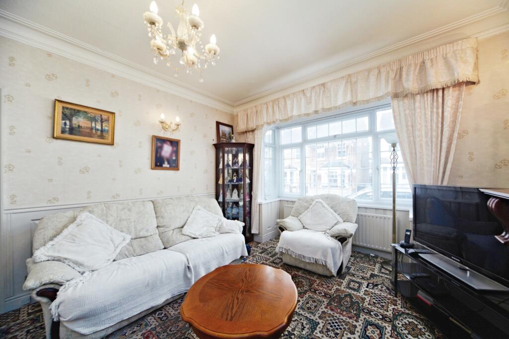 House in Croydon - View 3