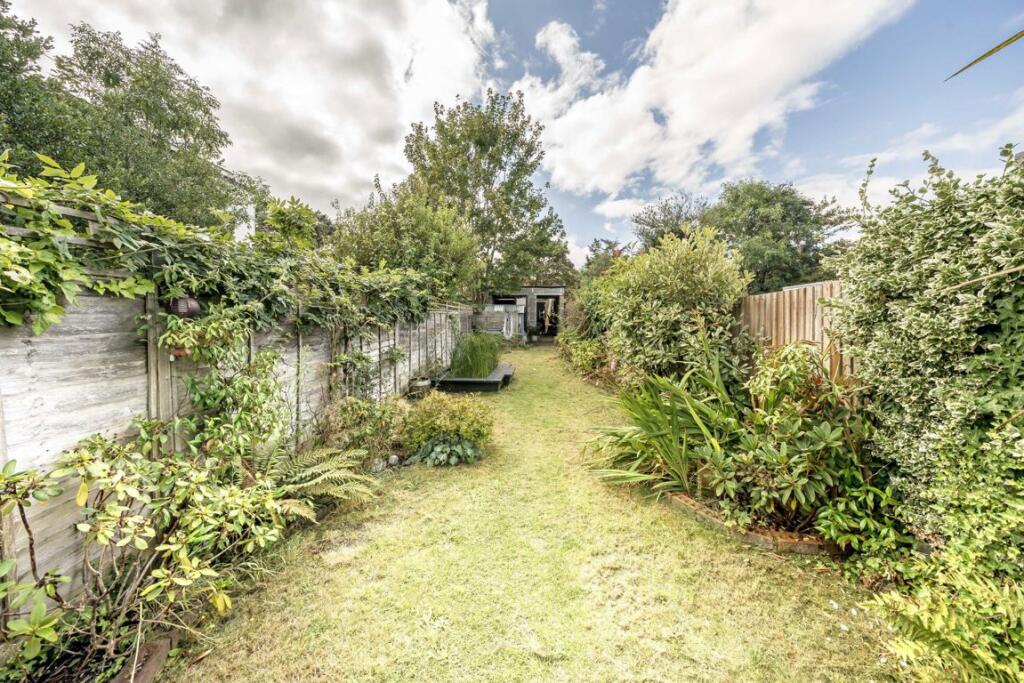 Saxon Avenue, Feltham photo 4