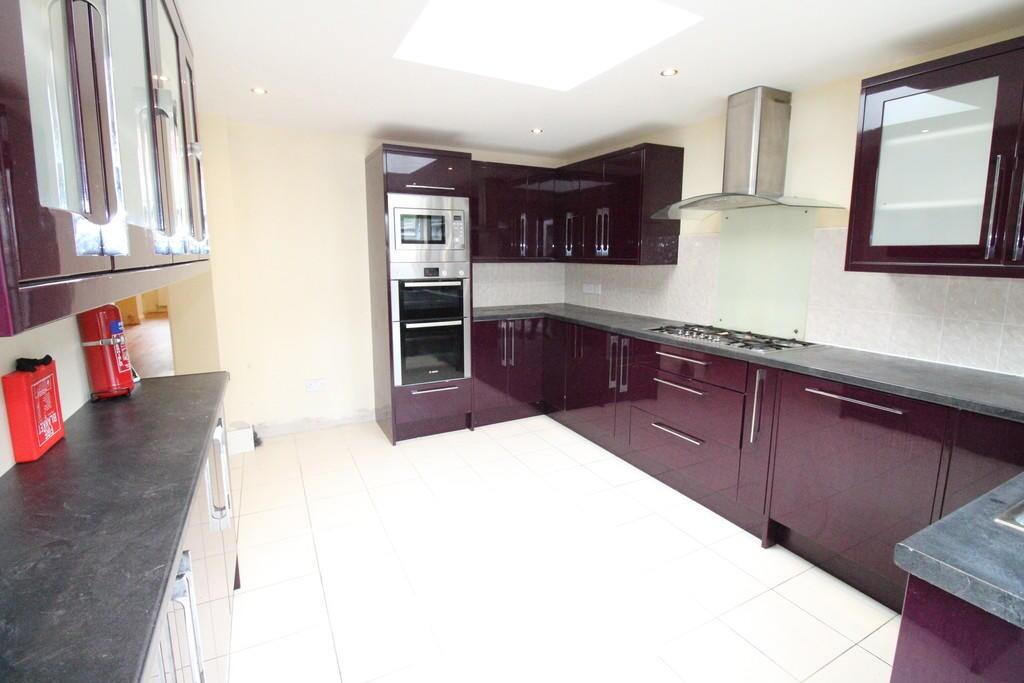 149 Padnall Road, London, RM6 5EP photo 5