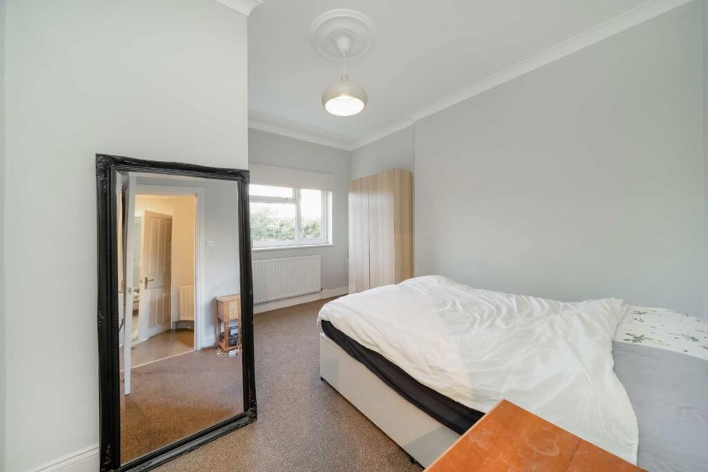 Apartment in London, Queen's Park - View 3