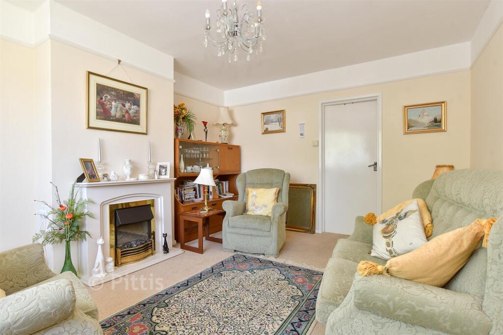 House in Totland, Colwell Bay - View 3