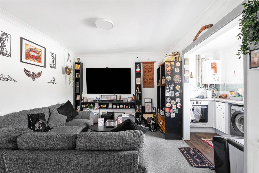 Main image of property: Woodbourne Close, Liss