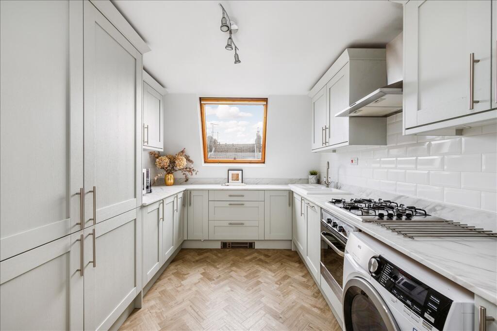 Apartment in London - View 5
