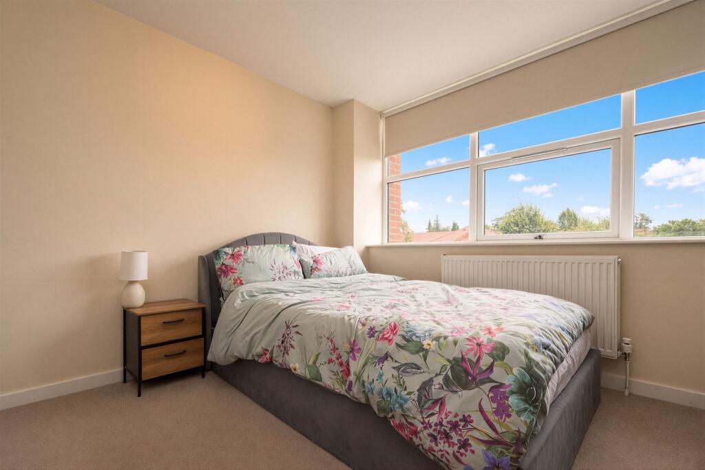 Apartment in Kettering, North Northamptonshire - View 5