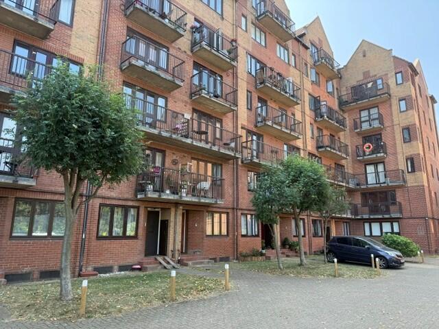 Main image of property: Vermeer Court, Amsterdam Road, E14