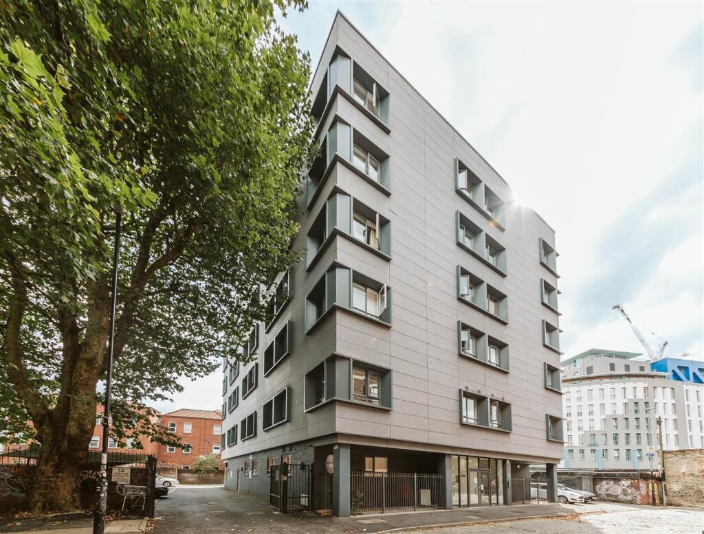 Apartment in Bristol - View 3