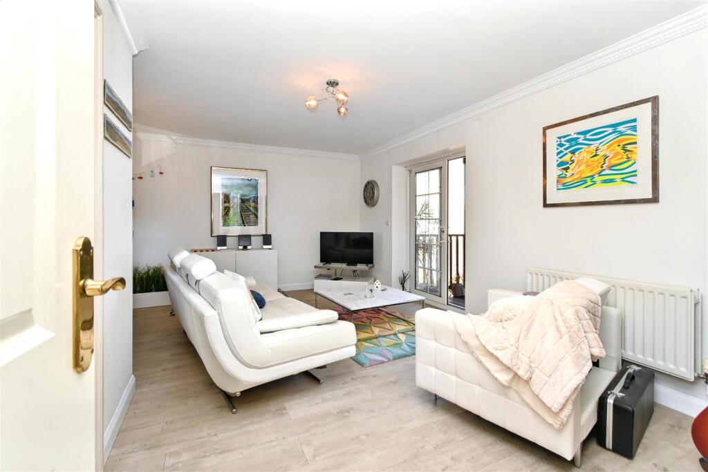 Apartment in Eastbourne, East Sussex - View 5