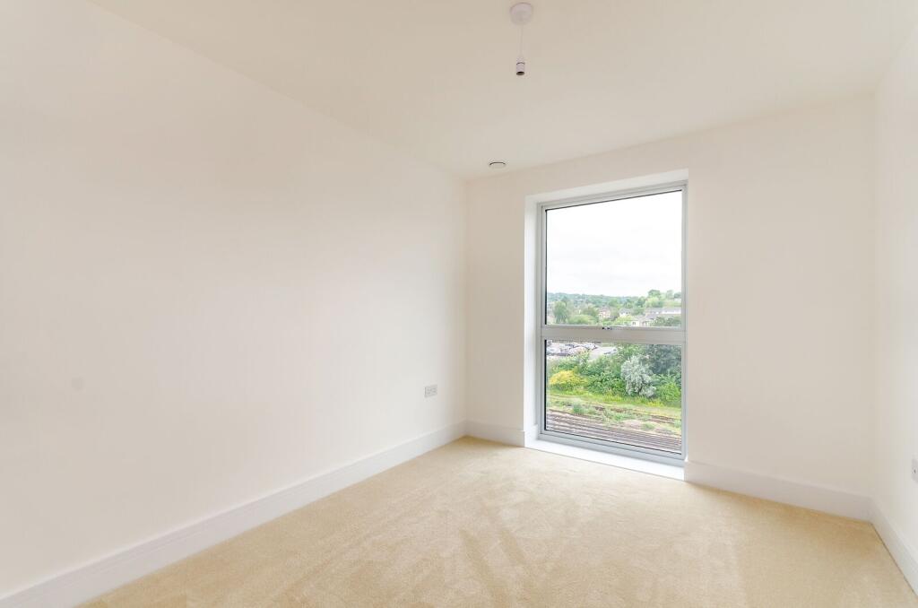Apartment in Guildford - View 5
