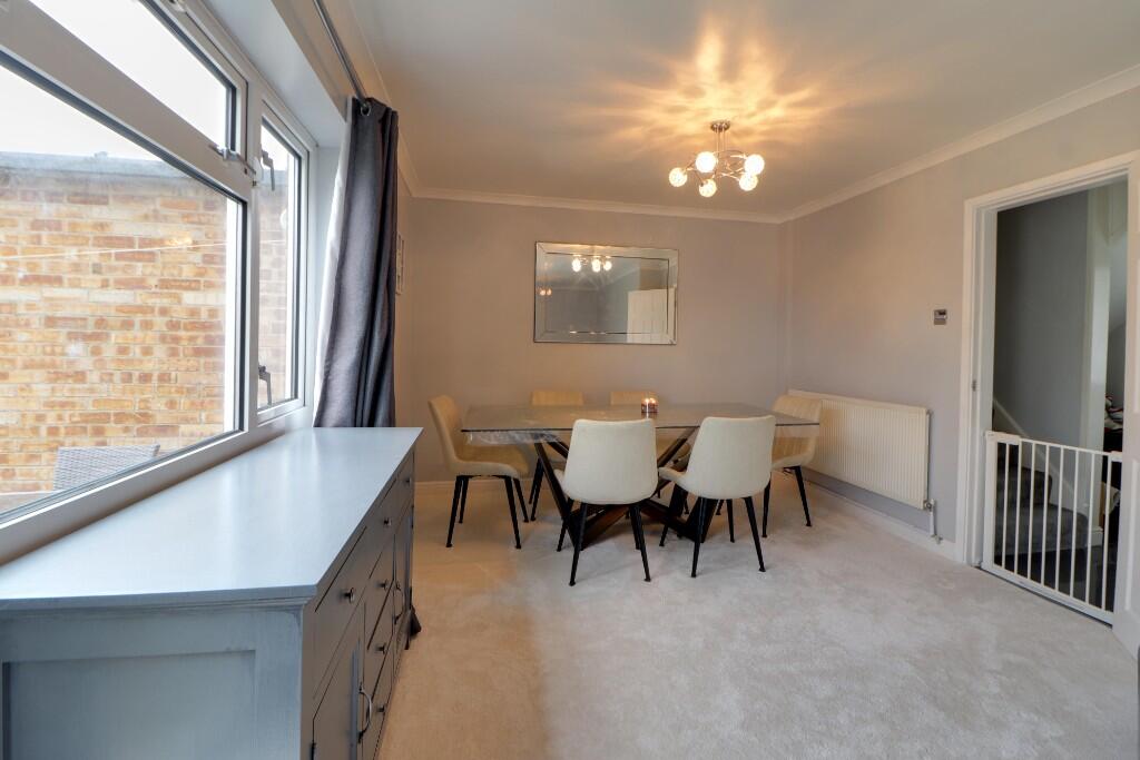 Turpins Rise, Stevenage, Hertfordshire, SG2 photo 3