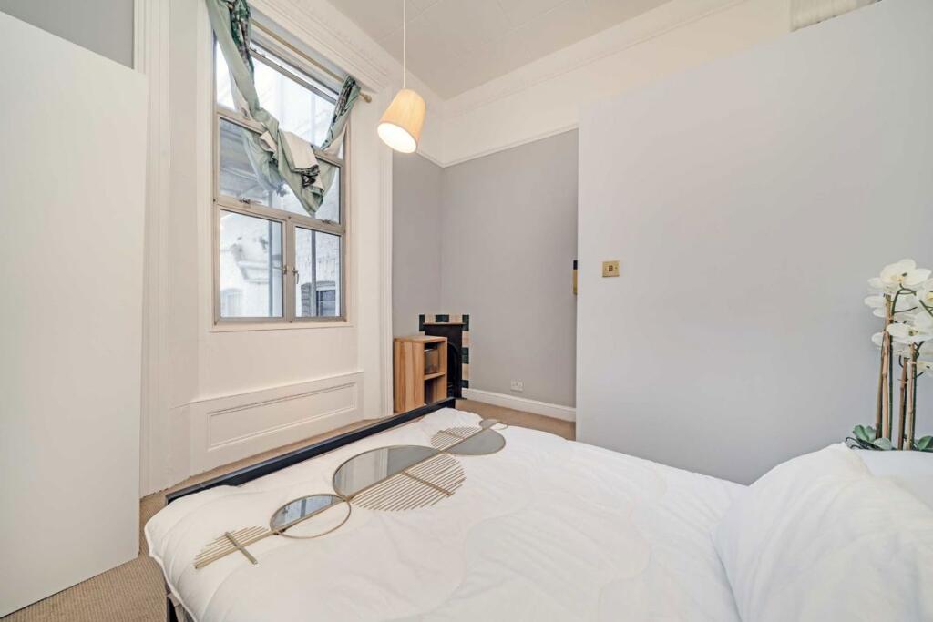 Apartment in London - View 5
