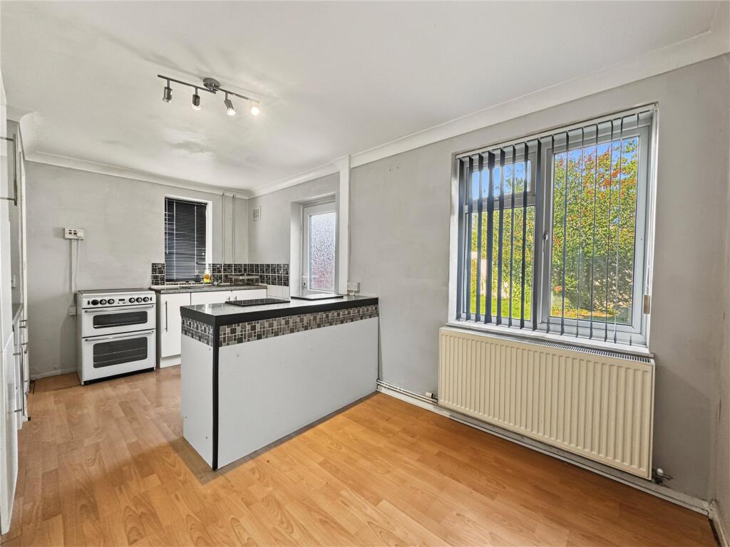 House in Gillingham, Twydall - More