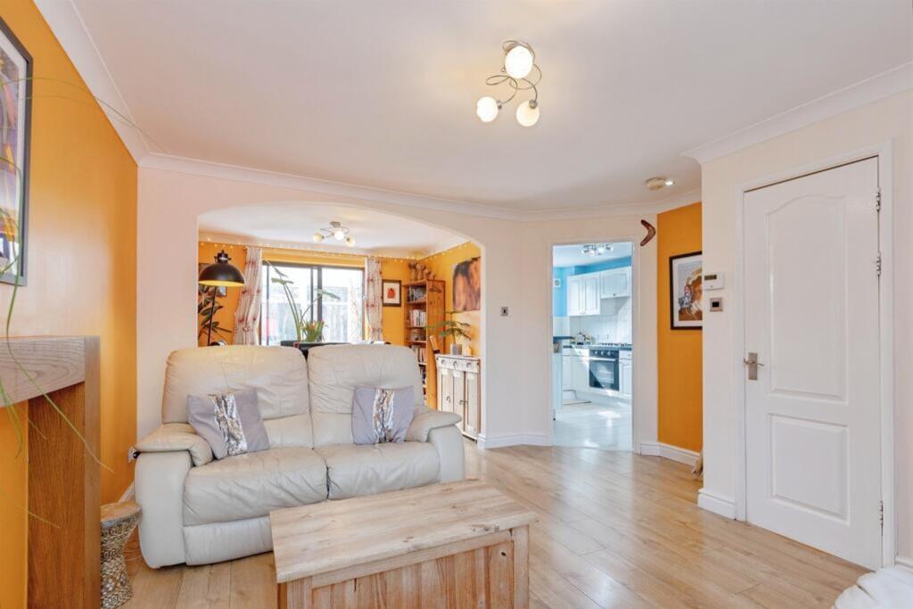 House in Harborough, Fleckney - More
