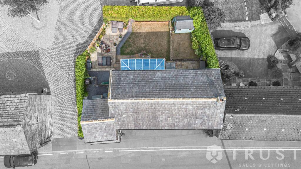 House in Huddersfield - View 2