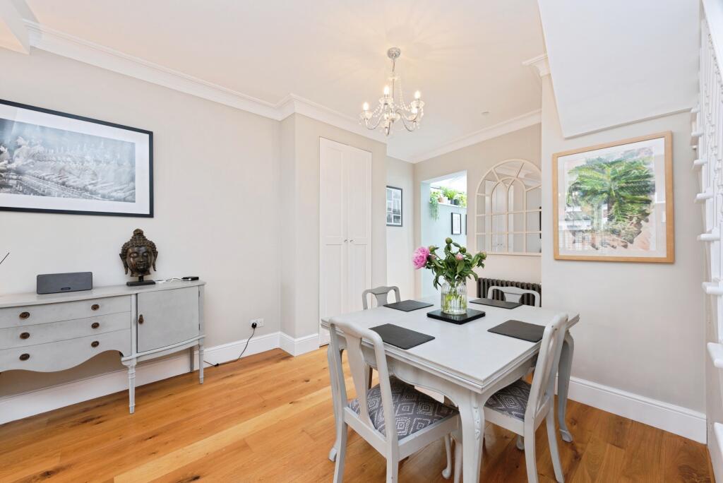 House in Twickenham - More