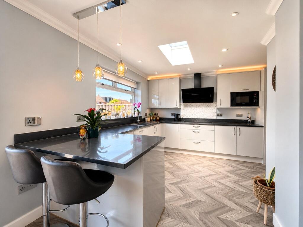Beechwood Avenue, Milton Regis, Sittingbourne, Kent, ME10 photo 4