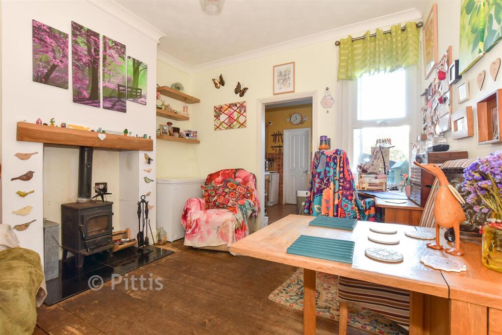 Coronation Road, Cowes, Isle of Wight photo 4