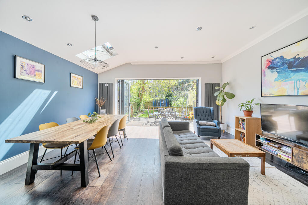 Main image of property: Park Avenue South, London, N8