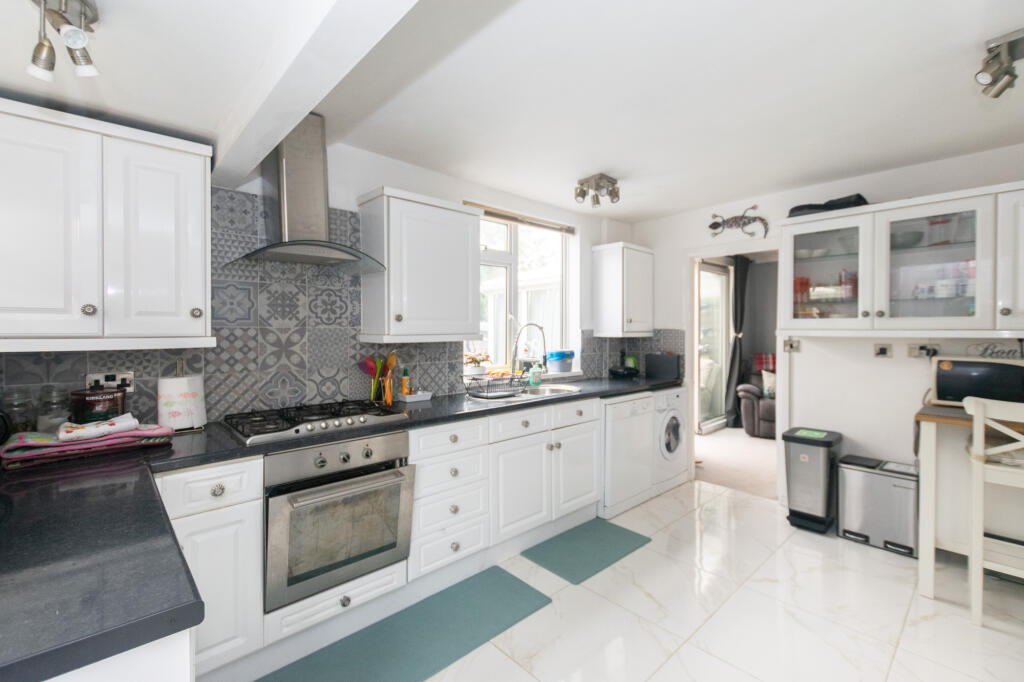 Parkstone Grove, Leeds, LS16 photo 3