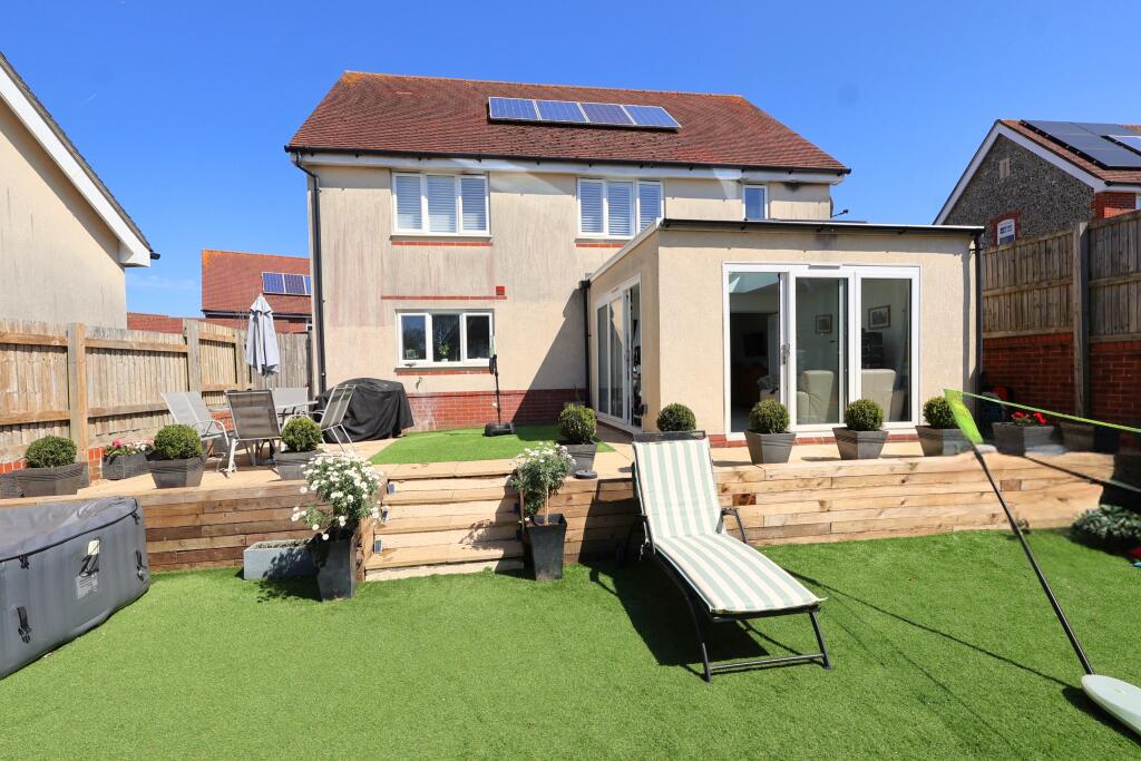 Beckless Avenue, Clanfield - More