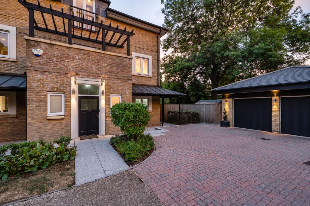 Stirling Drive, Caterham, CR3 photo 4