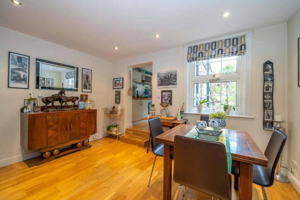 House in Hemel Hempstead - More