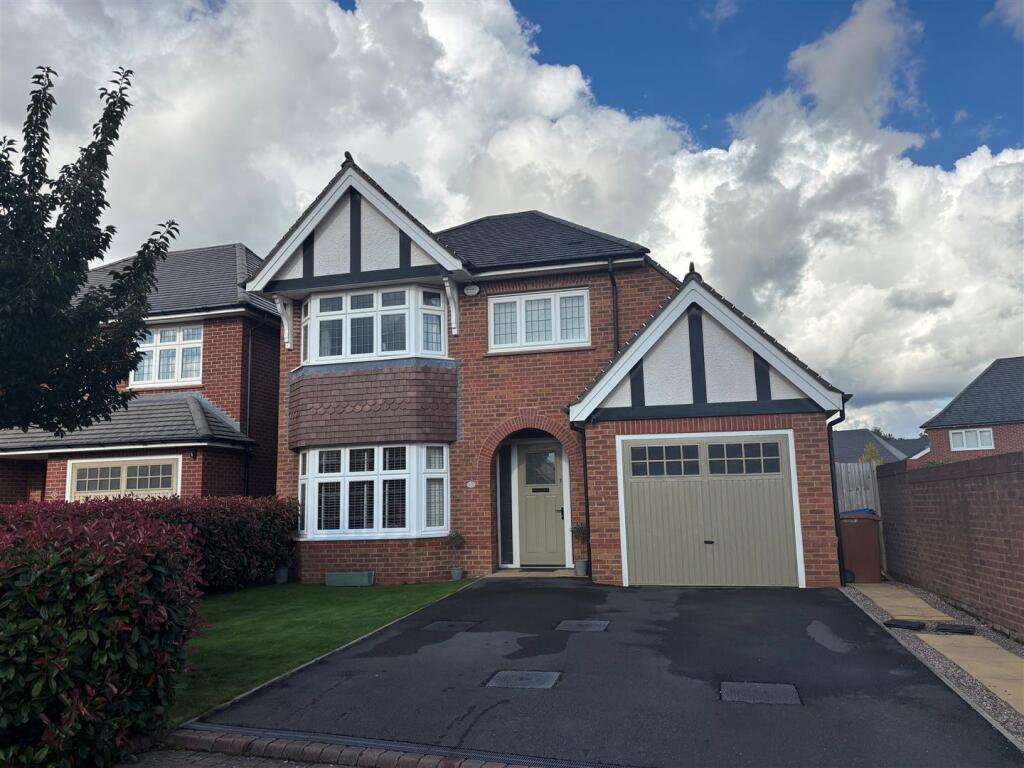 3-bed detached on Lincoln Close, Woodford, Stockport, £624,950