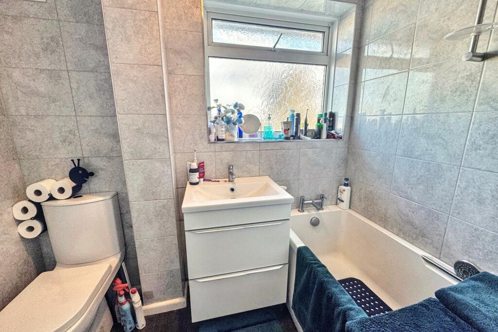 Additional image 5 of West Howe