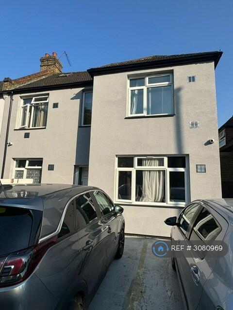 Apartment in Twickenham - View 3