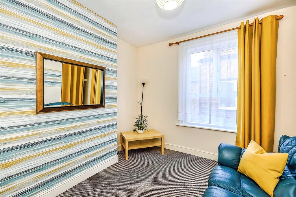 Apartment in Portsmouth - View 3