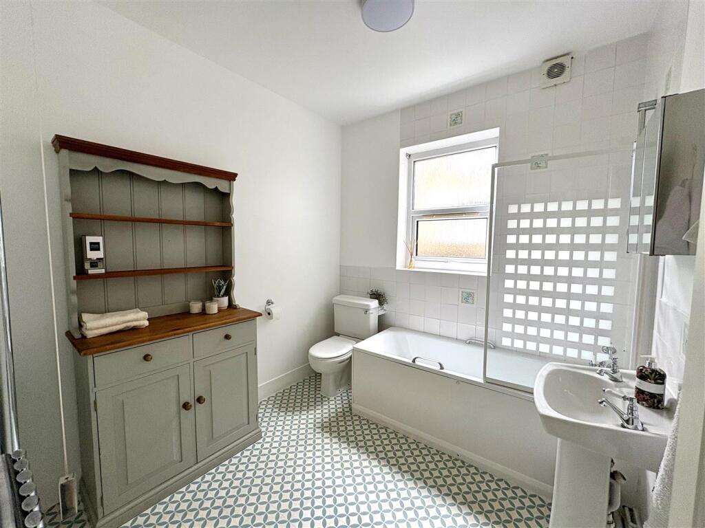 Apartment in London, Tottenham Hale, Tottenham - View 3