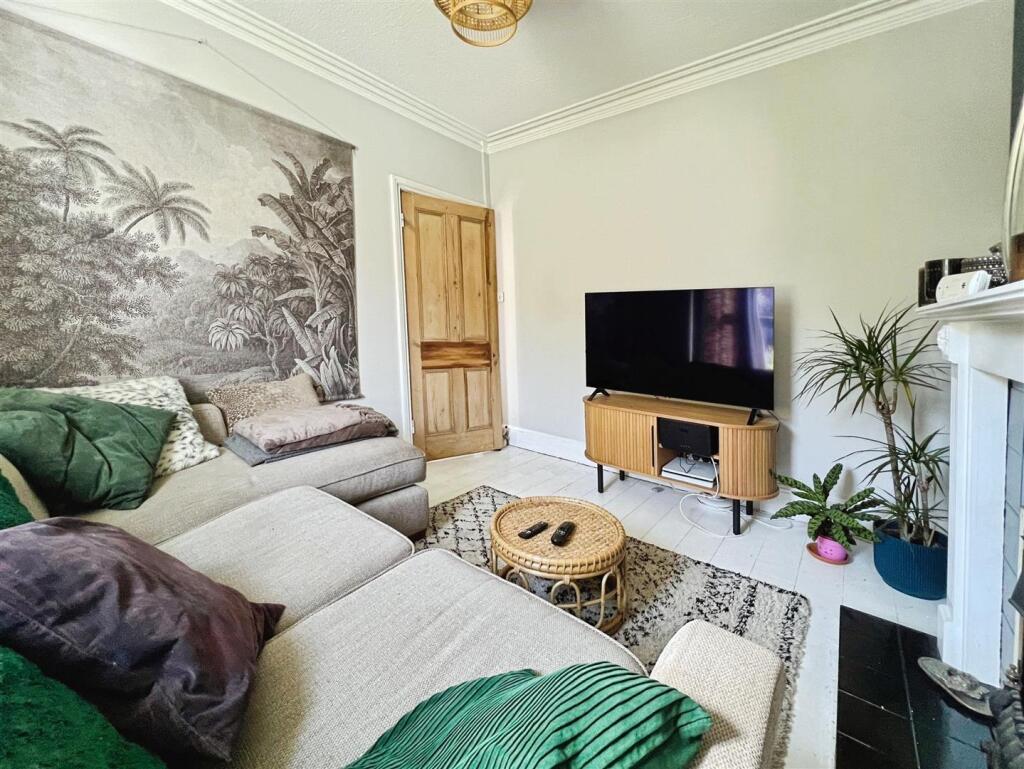House in Shrewsbury, Shropshire - More