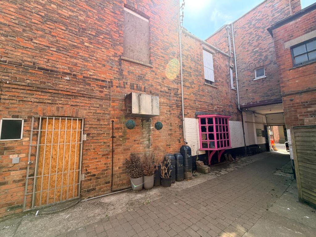 43 Lord Street, Gainsborough, Lincolnshire DN21 2DD - View 2
