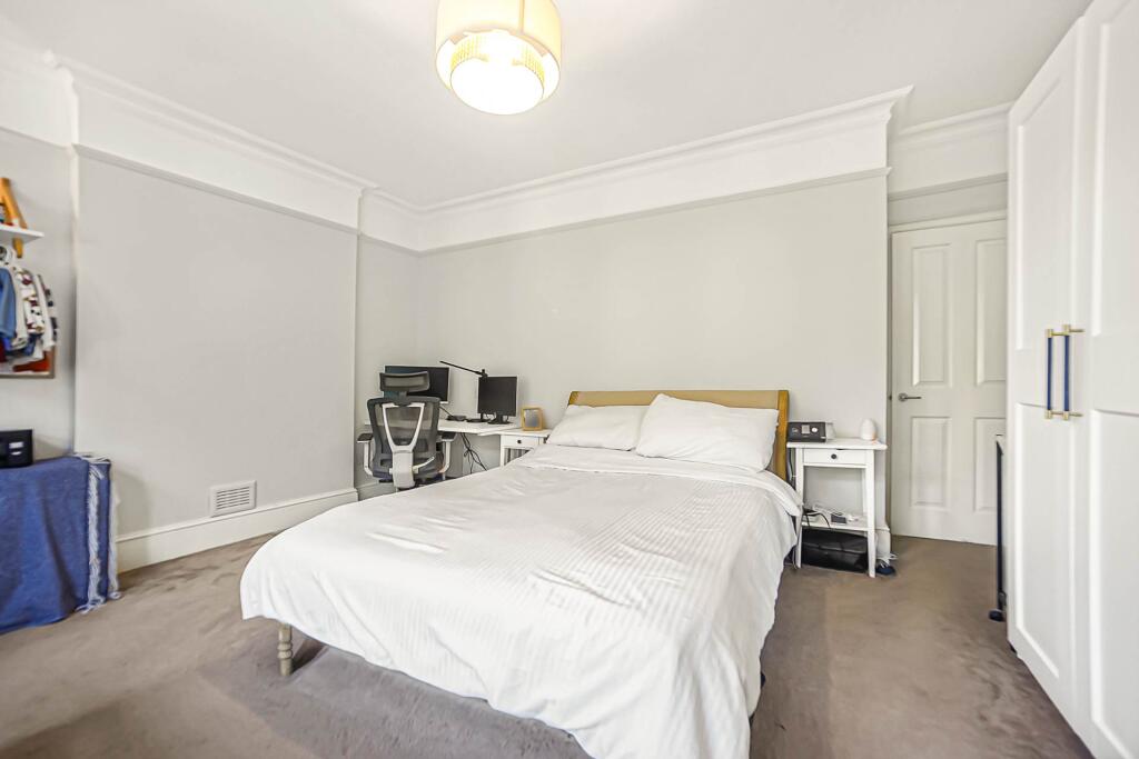 Apartment in London - View 5