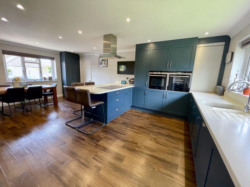 House in Flackwell Heath, Chepping Wycombe - View 3