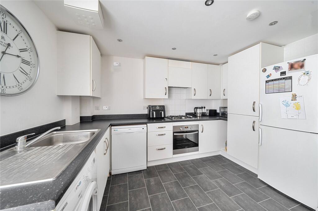 Apartment in Dunstable, Central Bedfordshire - View 2