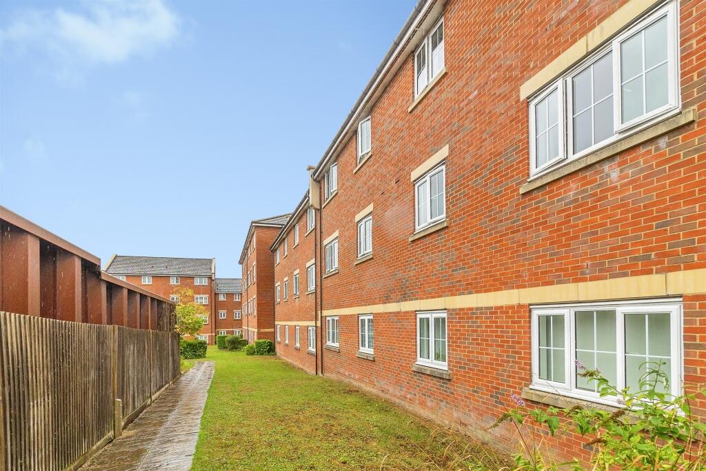 Apartment in Luton - View 2