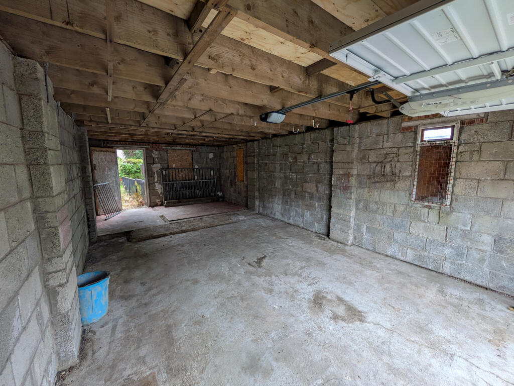 Garage and Land 171 Kingsbridge Drive, Glasgow, Glasgow City - More