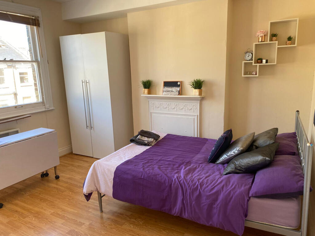 Studio flat for rent